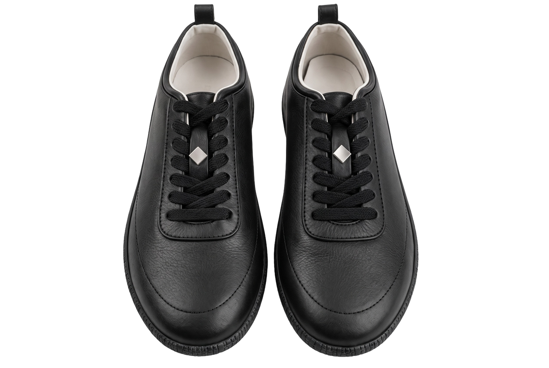 THE BLACK BAAZZ SNEAKER